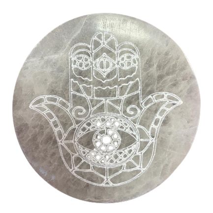 Plaque en selenite avec symbole hamsa pour protection energetique purification et recharge des pierres