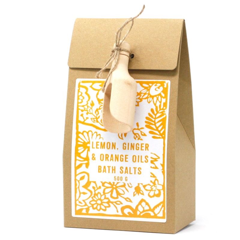 Sel de bain 500g citron, gingembre, orange présenté dans un sachet kraft avec étiquette jaune et cuillère en bois