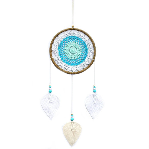 Attrape-rêves turquoise esprit élémentaire artisanal, favorisant la fluidité des émotions et la sérénité intérieure