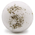 Bombe de bain detox au sel de l’Himalaya avec tea tree et citron vert pour purifier et rafraichir la peau