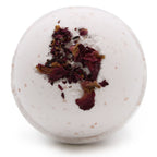 Bombe de bain au sel de l’Himalaya avec ylang ylang et petales de rose pour un moment sensoriel et relaxant