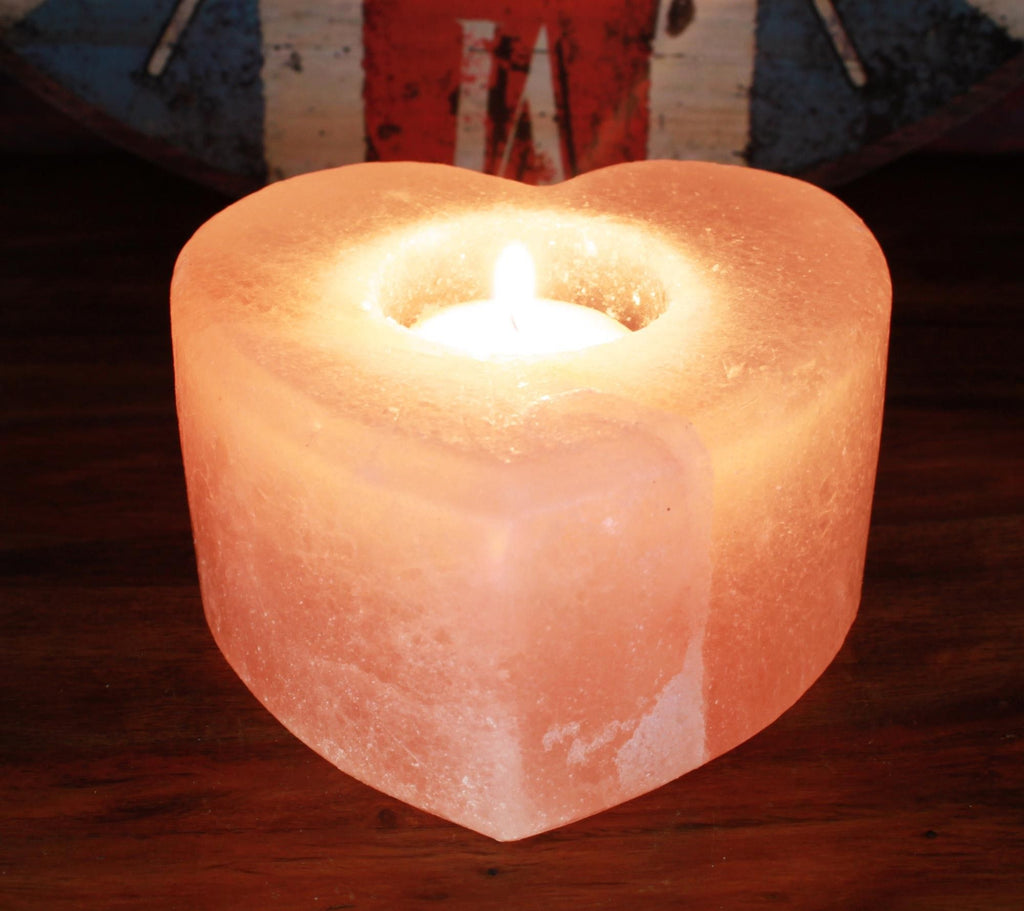 bougeoir coeur sel himalaya allumé lumière chaude romantique