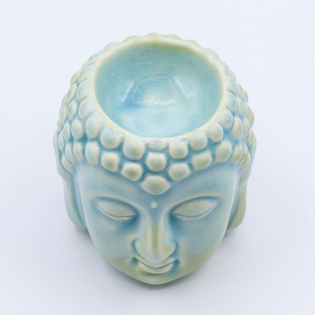 Vue du dessus du brûleur Bouddha bleu en céramique avec visage sculpté, décoration zen