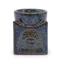 Brûleur d’huiles essentielles Bouddha carré bleu poudré en céramique avec motif Bouddha sculpté, vue de face