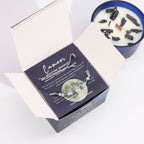 Boîte cancer ouverte contenant bracelet en pierres naturelles et bougie parfumée aux cristaux pour rituel bien-être