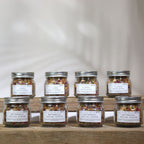 gamme de bains floraux naturels en pots alignés pour soins bien-être et relaxation