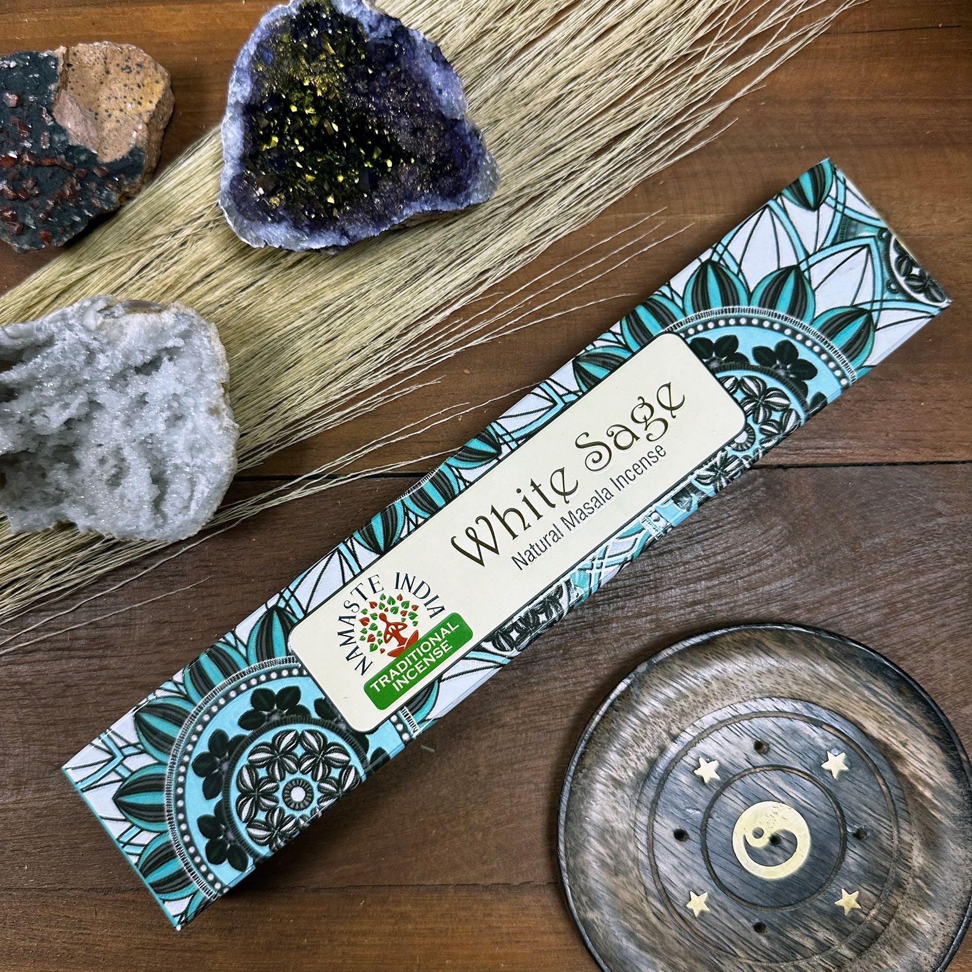 Encens sauge blanche Namaste Mandala avec pierres et porte-encens, ambiance naturelle relaxante