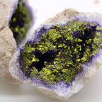 intérieur géode calcite violet cristaux brillants naturels