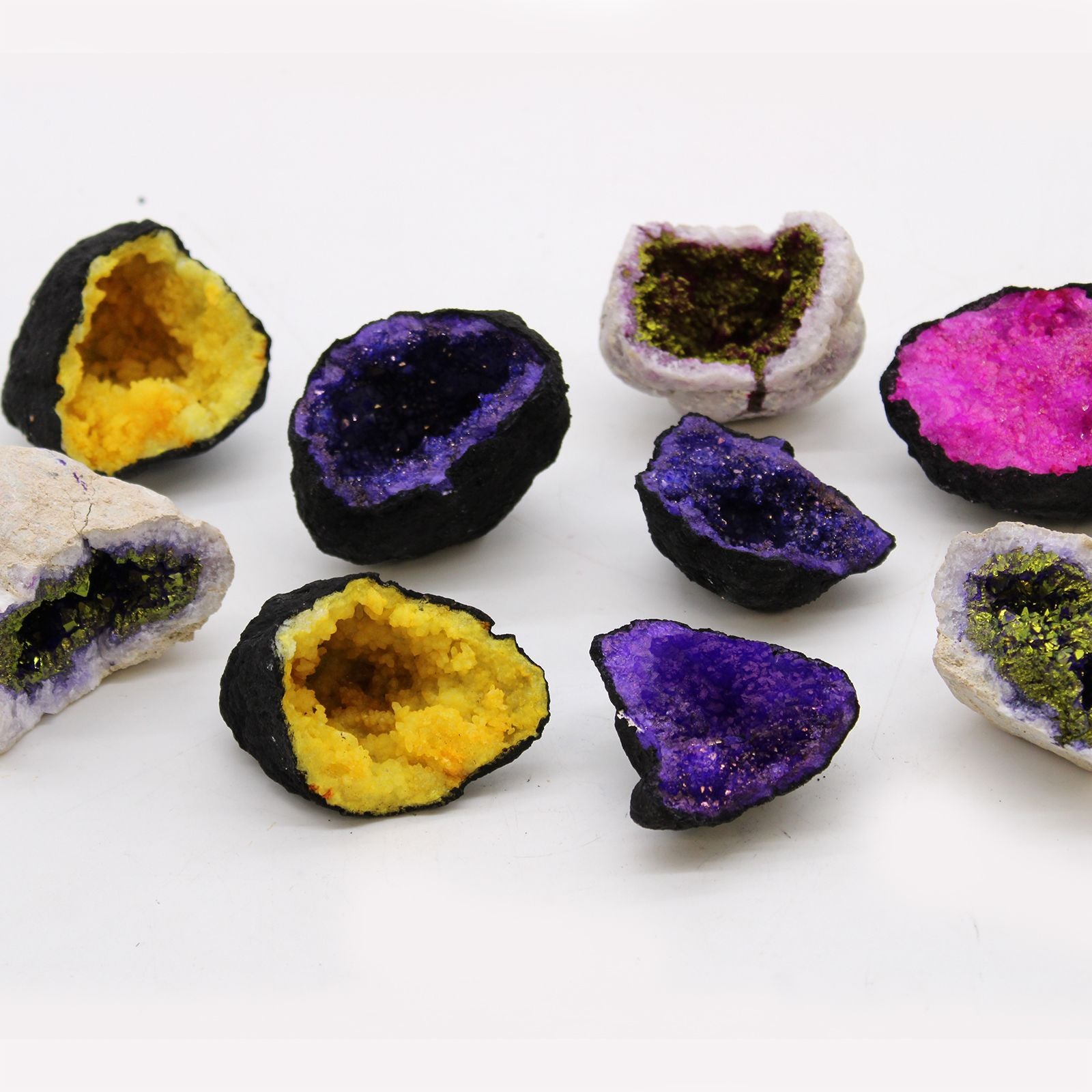 assortiment géodes calcite colorées violet or décoration minérale