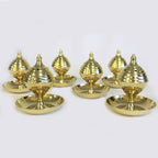 plusieurs encensoirs en laiton grand format alignés montrant leur design traditionnel et leur finition dorée