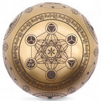 Dessous d’un bol chantant tibétain bouddha avec gravure de géométrie sacrée et symboles spirituels