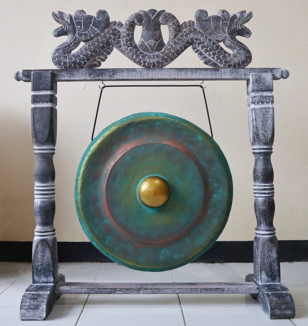 petit gong de méditation 25 cm greenwash avec support en bois sculpté, instrument artisanal pour relaxation et rituel énergétique