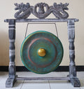 petit gong de méditation 25 cm greenwash avec support en bois sculpté, instrument artisanal pour relaxation et rituel énergétique