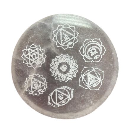 Plaque en selenite avec symboles chakras pour equilibrer les energies et harmoniser le corps et l esprit