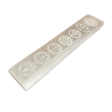 Plaque selenite chakras vue detail pour harmonisation energetique purification et alignement des chakras