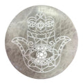 Plaque en selenite avec symbole hamsa pour protection energetique purification et recharge des pierres