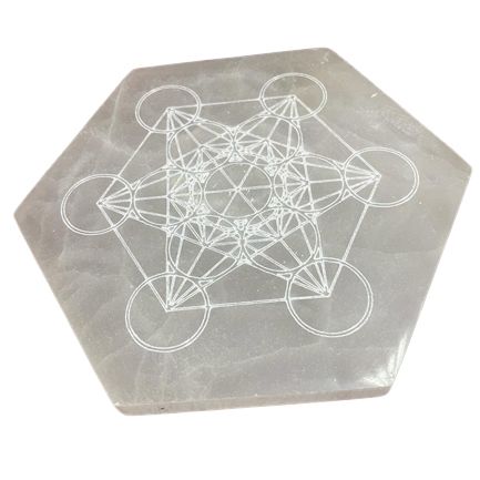 Plaque selenite hexagonale detail geometrie sacree pour alignement energetique et harmonisation des energies