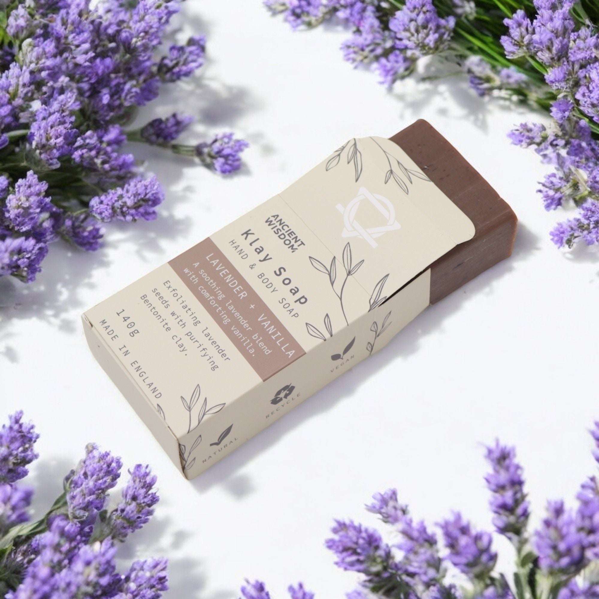 Savon naturel lavande fleurs ambiance relaxation spa