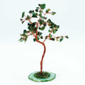 Arbre en aventurine verte avec base en agate verte, branches métalliques et pierres symbolisant croissance et abondance