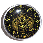 assiette rituelle deesse doree vue dessus symbole energie feminine decoration spirituelle