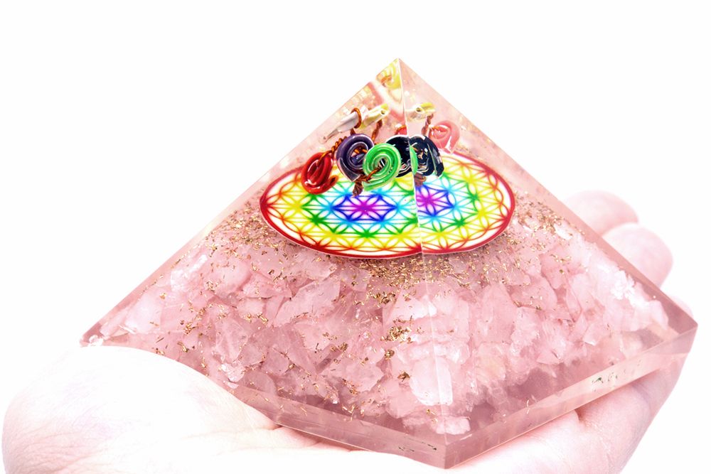 Pyramide Orgonite Quartz Rose | Fleur de Vie Arc-en-Ciel Zen