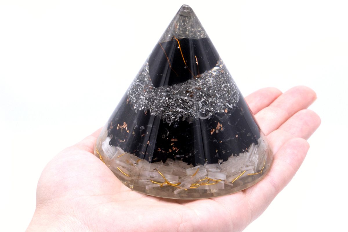 Orgonite Cône | Sélénithe & Tourmaline Noire, Harmonie & Équilibre