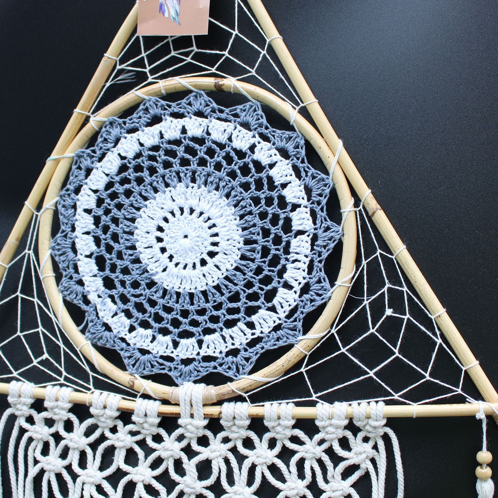 Atrapasueños Protector - Pirámide de Macramé Grande Blanco/Gris