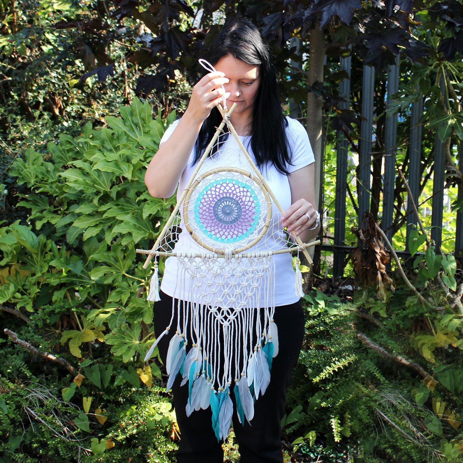 Attrape-Rêves Macramé Pyramide | Blanc & Turquoise, Fait Main