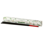 Boite de batonnets d encens naturels Stamford coco avec support a encens et batonnets rouges dans une ambiance minimaliste et naturelle