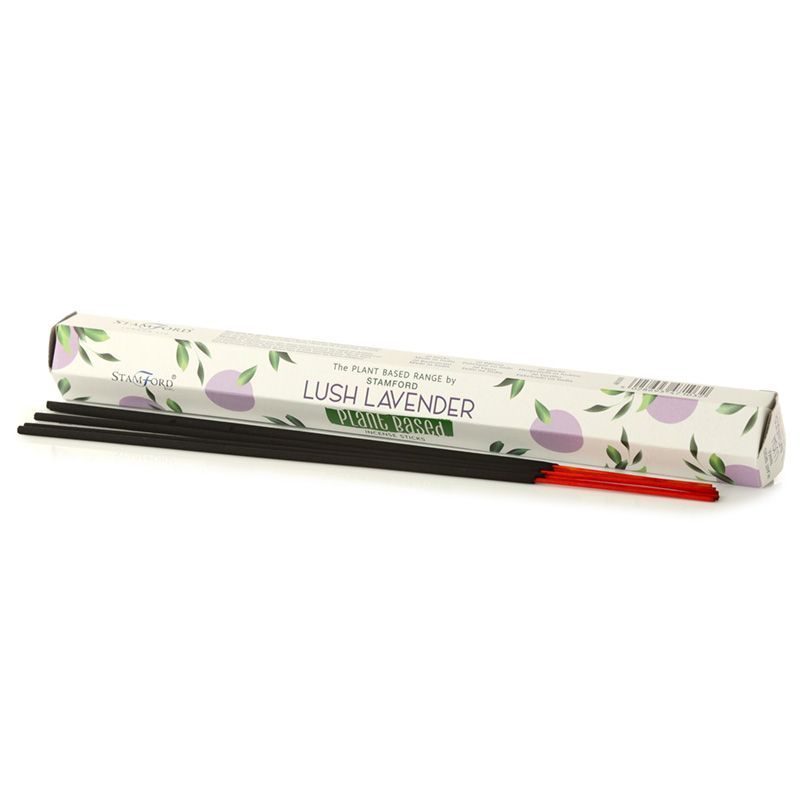 Boite de batonnets d encens naturels Stamford lavande avec support a encens et batonnets rouges dans une ambiance minimaliste et naturelle