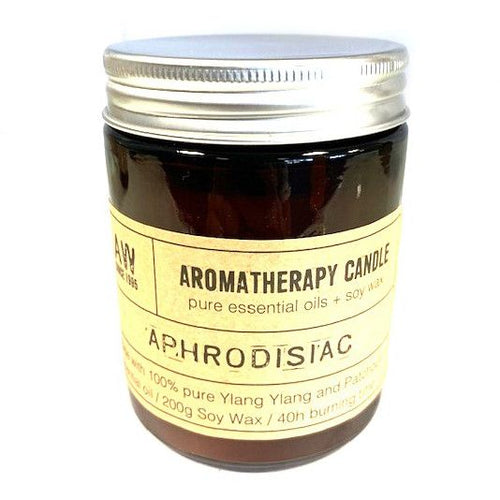 Bougie aromathérapie Clear Thinking 200g à l’huile essentielle d'ylang ylang et de patchouli dans un pot en verre ambré, vue produit sur fond blanc