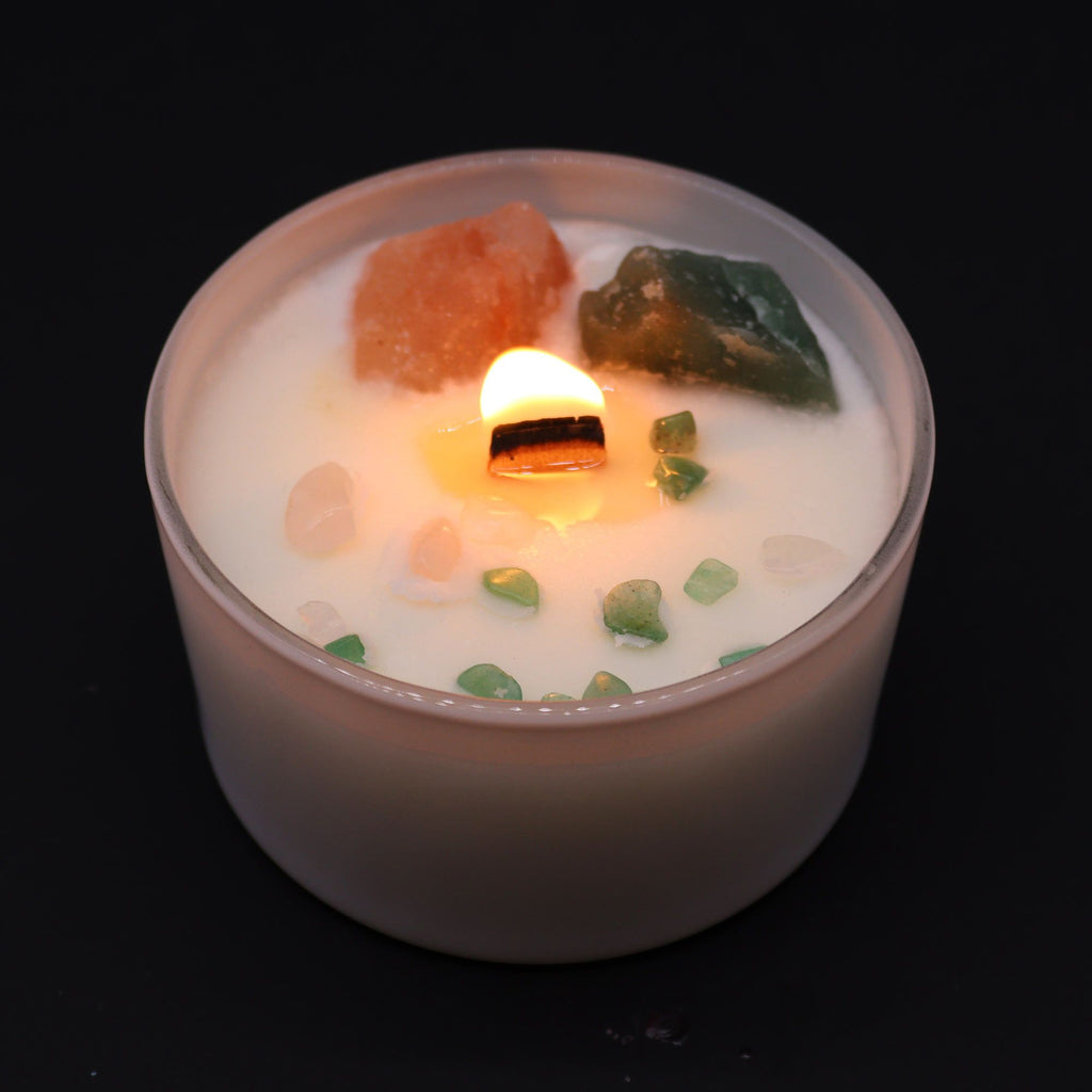 bougie chakra coeur allumee ambiance douce et apaisante