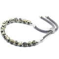 Bracelet en pierre naturelle jaspe dalmatien ajustable avec cordon gris et perles noir et blanche