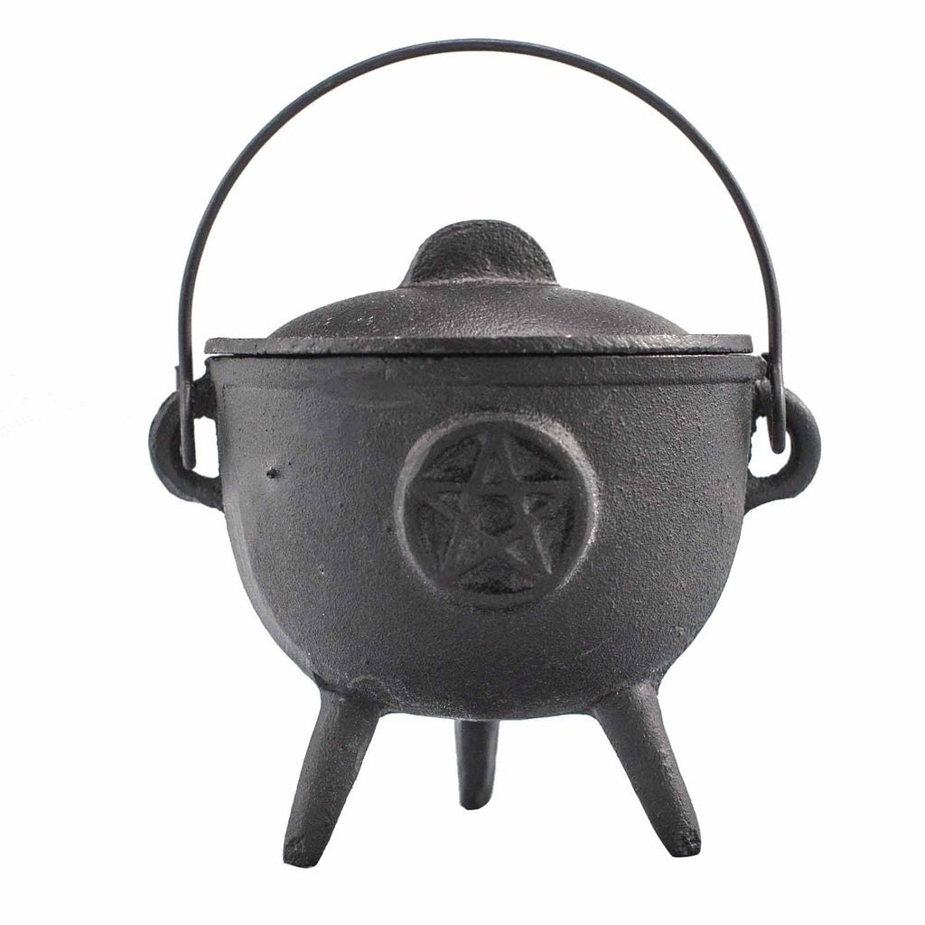 Chaudron rituel en fonte avec symbole pentagramme, utilisé pour protection spirituelle et rituels énergétiques