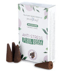 Boite de cones d encens backflow naturels senteur anti-stress avec cones marron poses devant packaging blanc vegetal