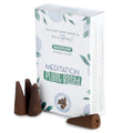 Boite de cones d encens backflow naturels senteur meditation avec cones marron poses devant packaging blanc vegetal