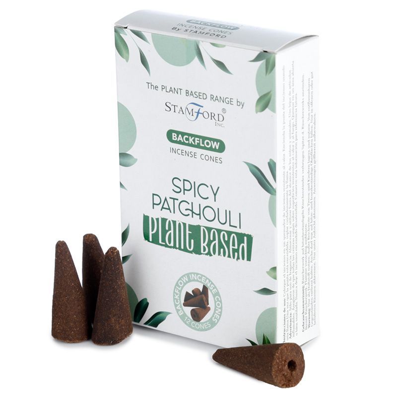 Boite de cones d encens backflow naturels senteur patchouli épicé avec cones marron poses devant packaging blanc vegetal