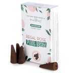 Boite de cones d encens backflow naturels senteur rose avec cones marron poses devant packaging blanc vegetal
