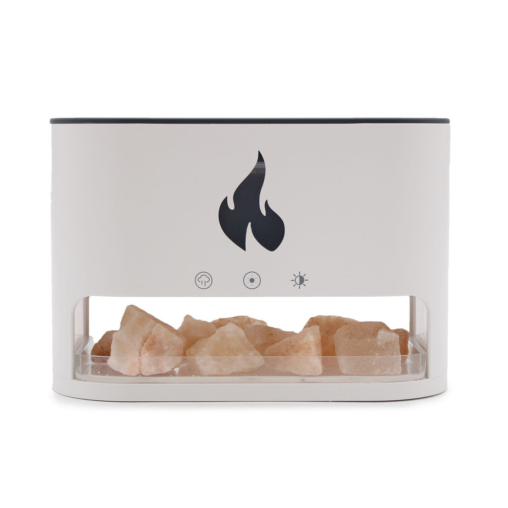 Diffuseur ultrasonique blanc avec compartiment sel de l'himalaya rose brut et icône flamme, fond blanc