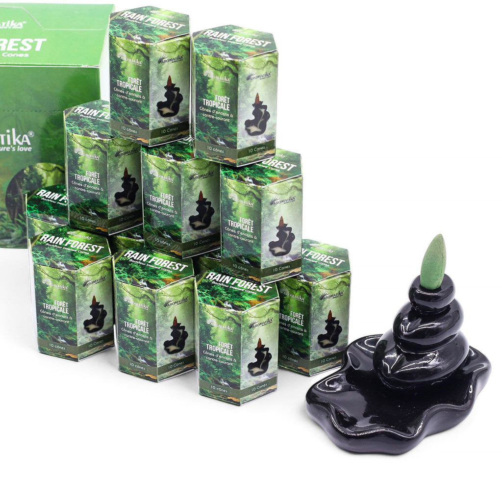 plusieurs boîtes d’encens backflow masala aromatika parfum forêt tropicale empilées pack de 10 cônes d’encens