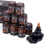 plusieurs boîtes d’encens backflow masala aromatika parfum oudh empilées pack de 10 cônes d’encens
