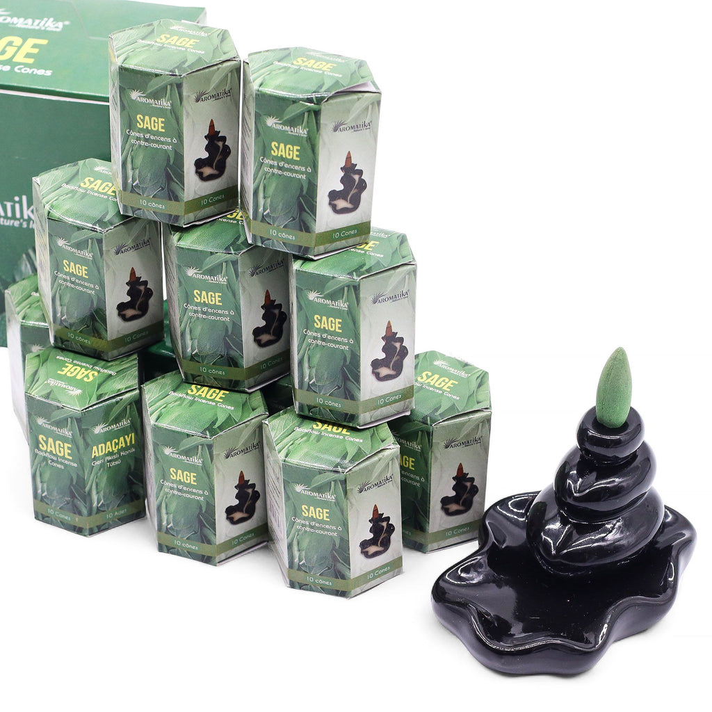 plusieurs boîtes d’encens backflow aromatika masala parfum sauge empilées pack de 10 cônes d’encens