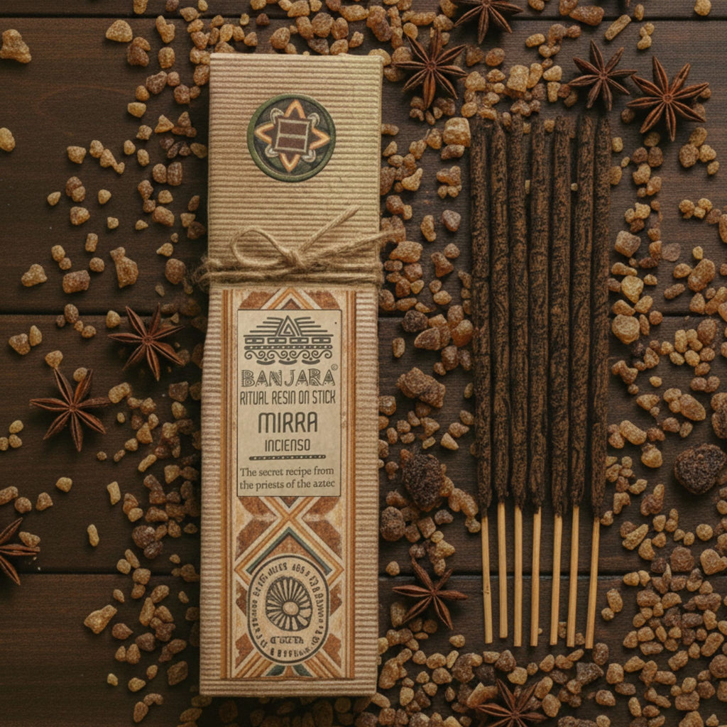 Encens résine sur bâton myrrh Banjara avec boîte écologique, bâtons d’encens verts et plantes naturelles disposées sur fond terreux
