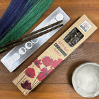 Encens naturel Botanical Masala senteur cannelle avec bâtons artisanaux et packaging sur fond bois