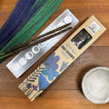 Encens naturel Botanical Masala senteur nag champa avec bâtons artisanaux et packaging sur fond bois