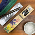 Encens naturel Botanical Masala senteur patchouli avec bâtons artisanaux et packaging sur fond bois