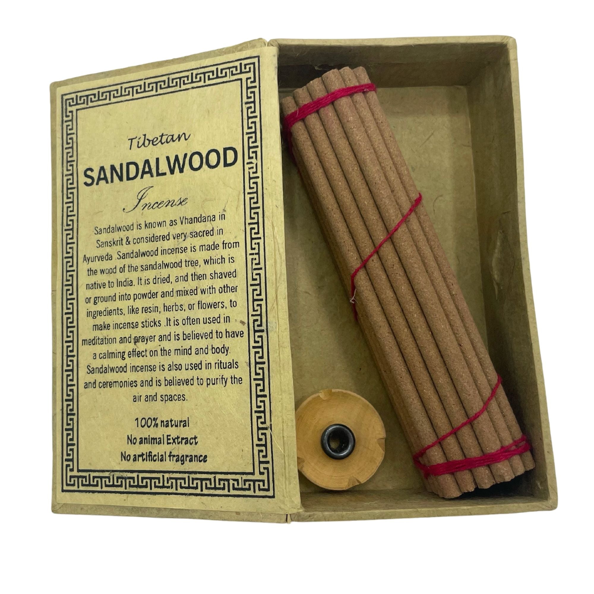 Boîte ouverte d’encens tibétain bois de santal montrant les bâtons naturels et le porte-encens en bois inclus