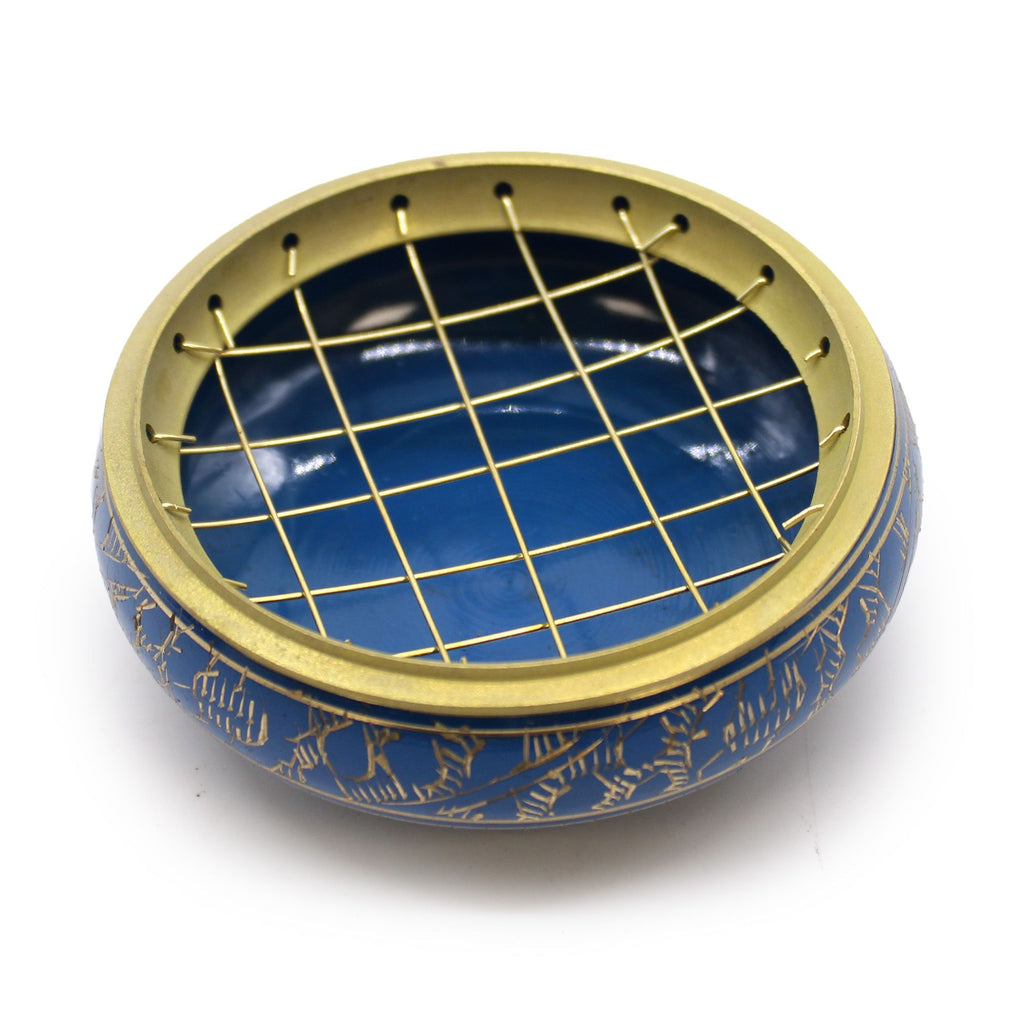 Détail du brûleur d’encens bleu en laiton avec grille or pour charbon, chakra 3ème oeil, vue du dessus