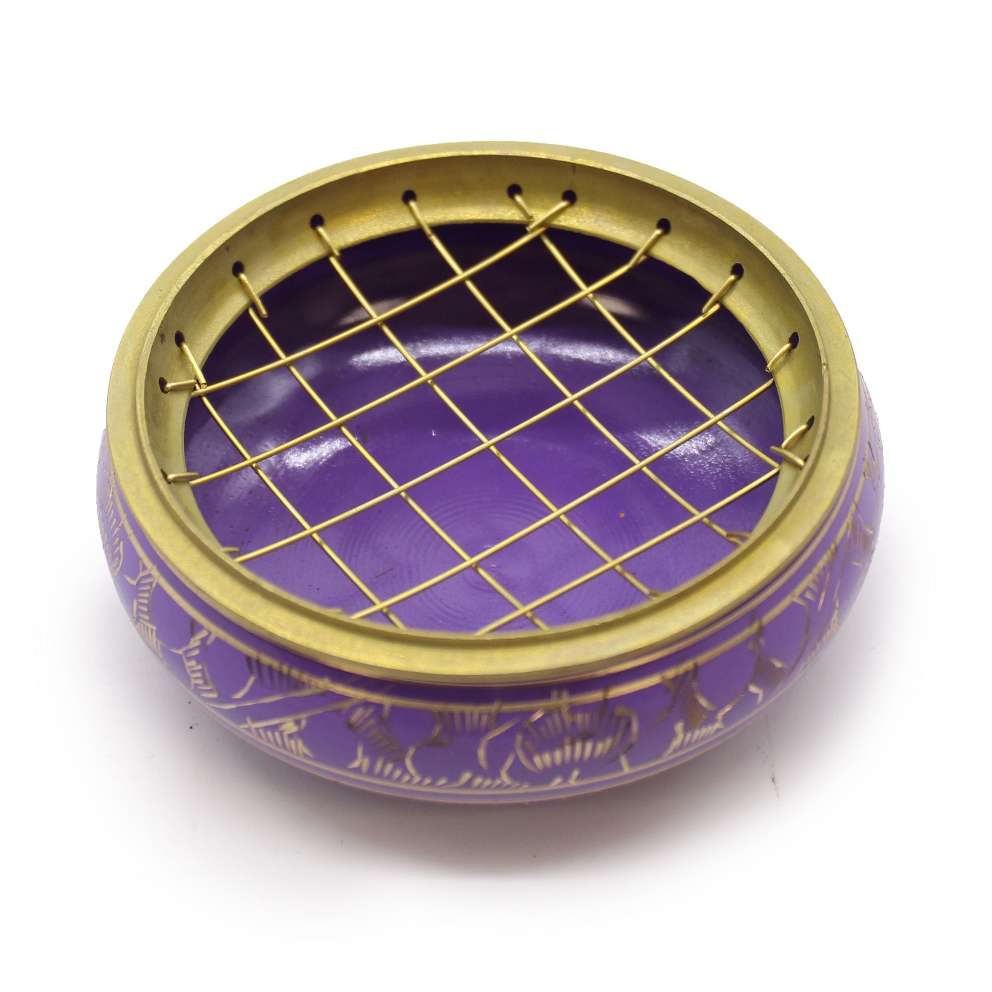 Détail du brûleur d’encens violet en laiton avec grille or pour charbon, chakra couronne, vue du dessus