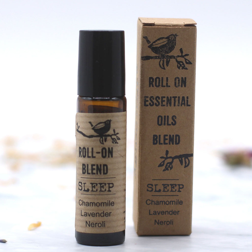 Flacon roll-on huiles essentielles sommeil 10 ml et packaging naturel pour rituel de bien-être et relaxation